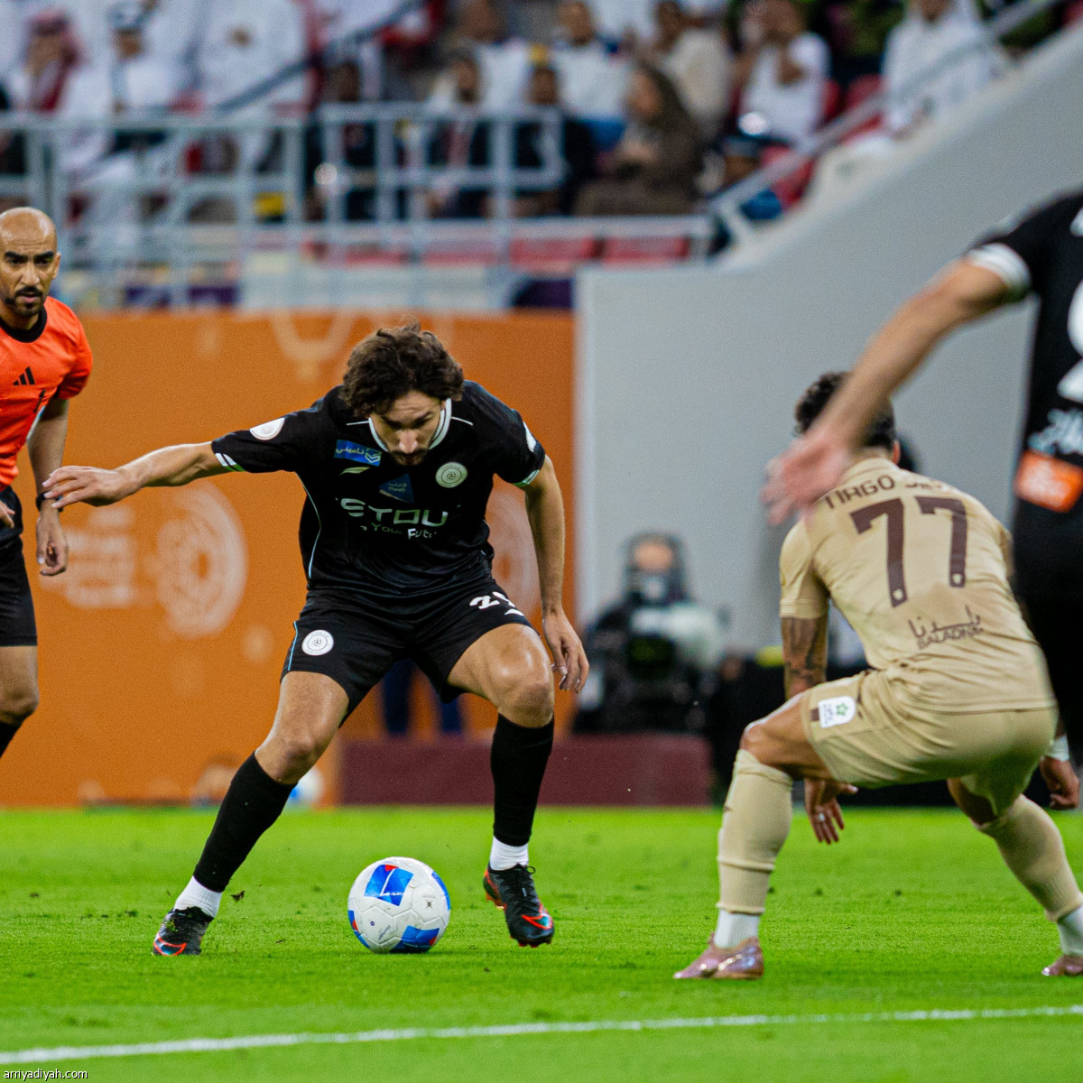 الشباب يخسر.. والريان البطل