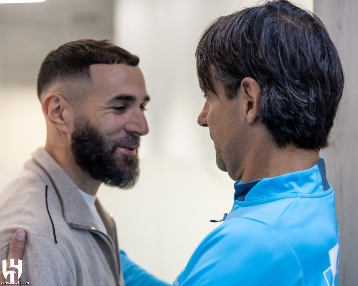 بنزيما بين الهلاليين