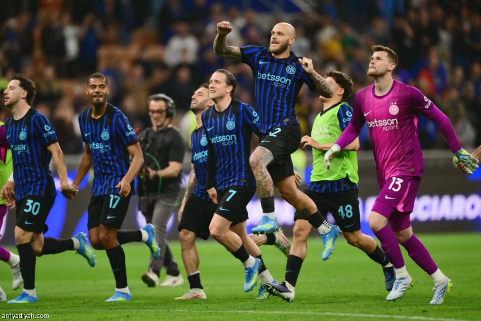 إنتر يعاقب كالياري بثلاثية.. ويلامس اللقب