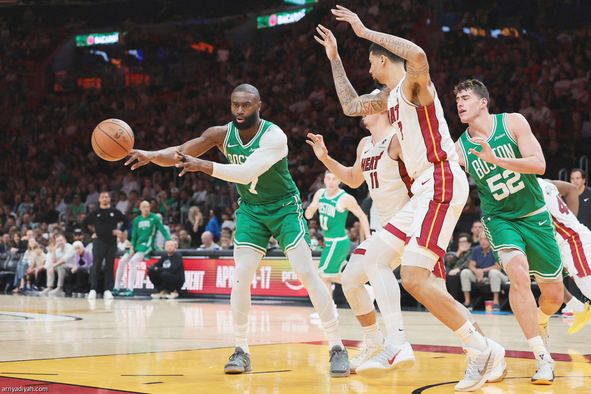 فيليش يتابع