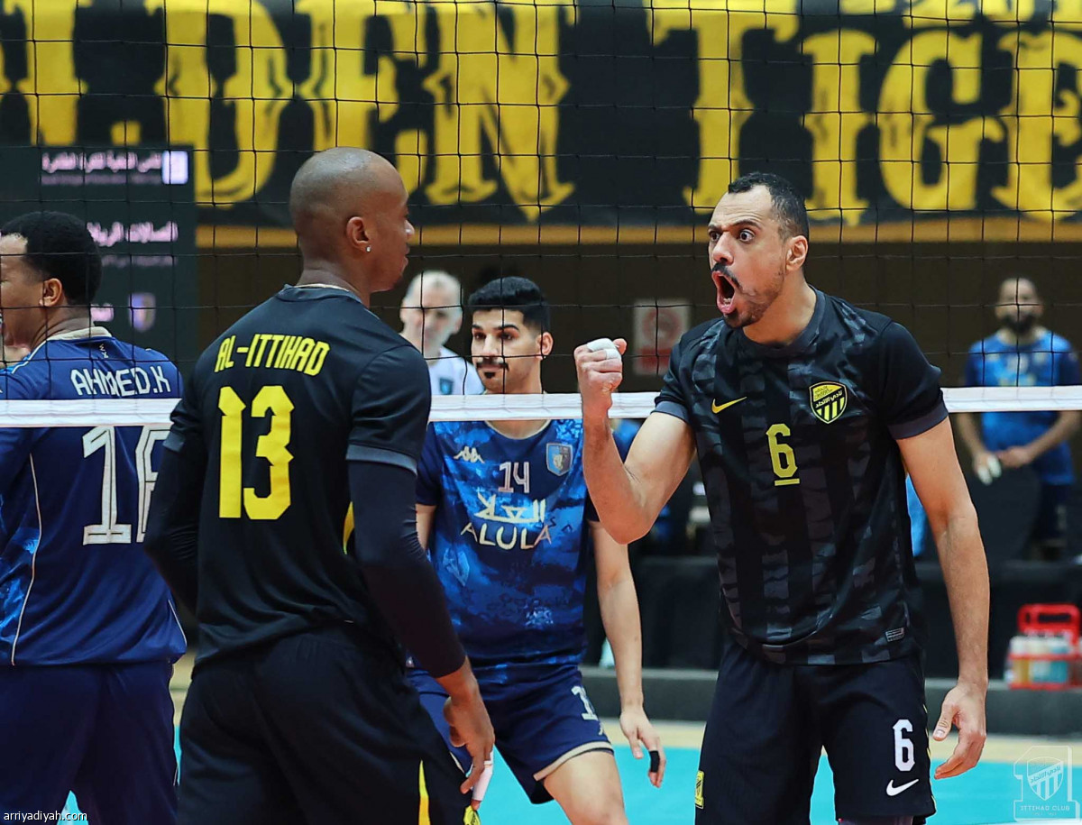 النخبة بين عملاقين