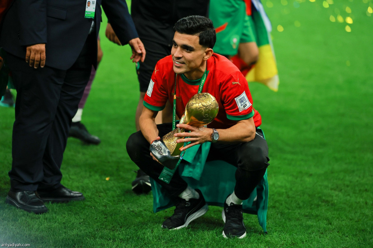 تتويج الأسود