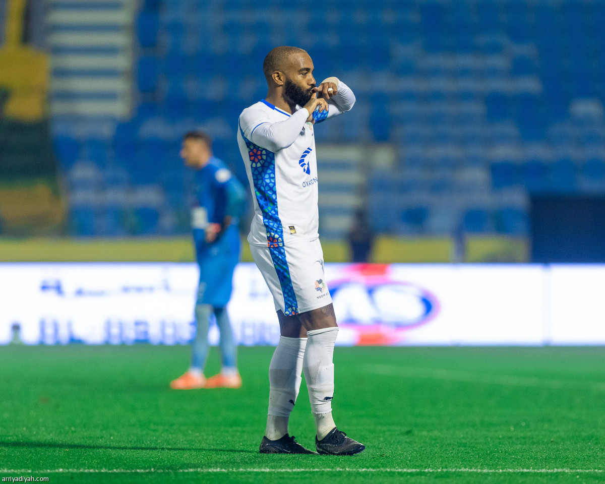 لاكازيت.. احتفال تاسع