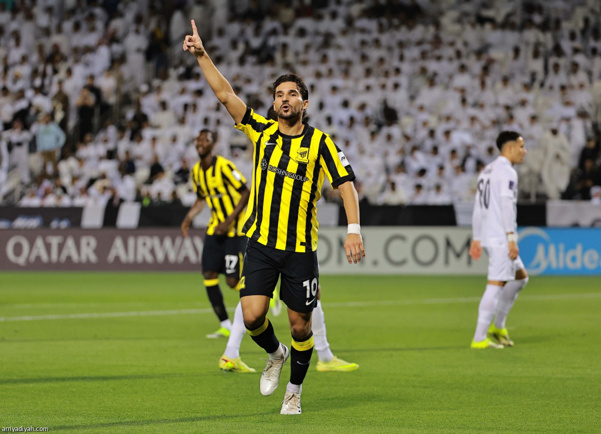 الاتحاد يستعرض