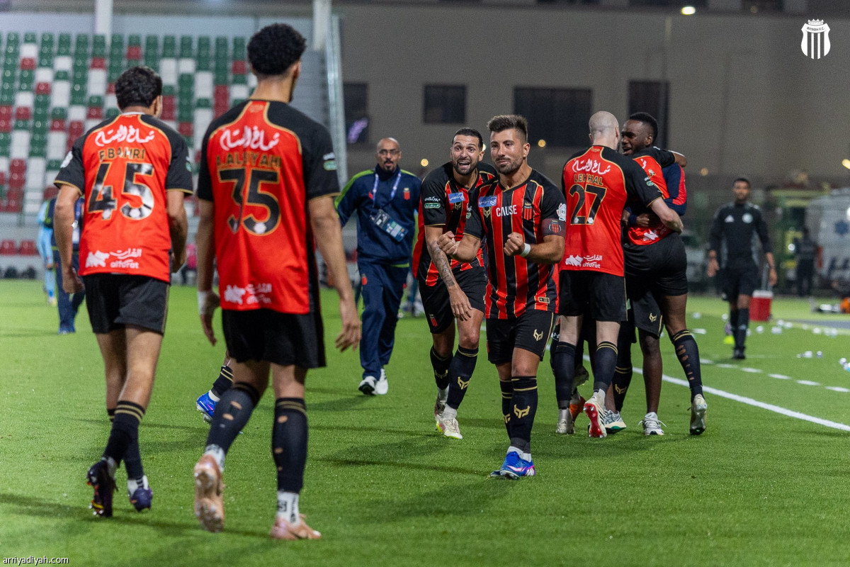 الرياض يعود وينتصر