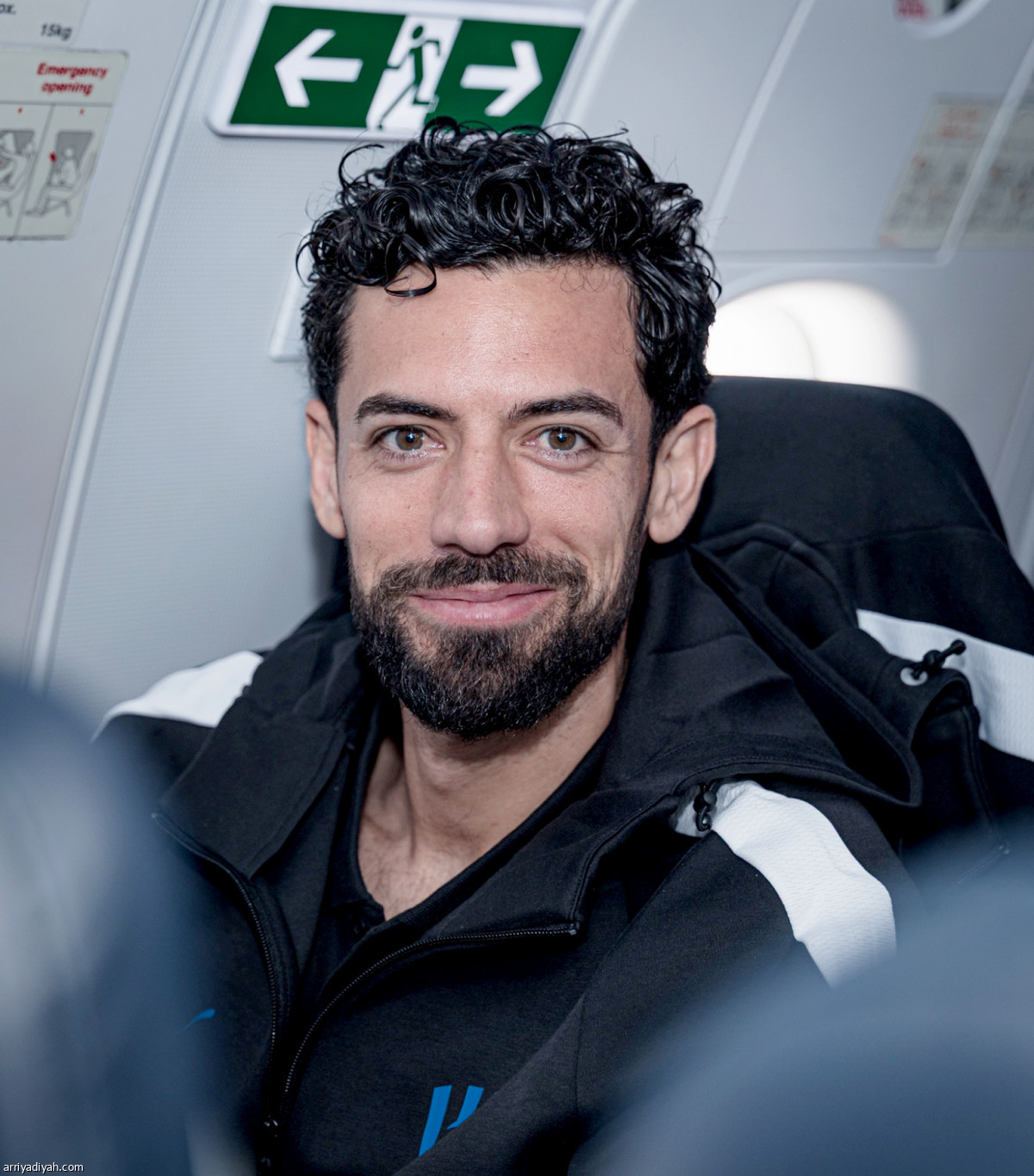 الهلال.. يغادر