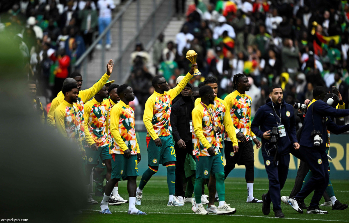 «الأسود» يحتفلون